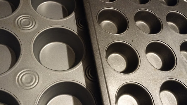On the left is a standard muffin pan. On the right is a mufflette pan. It's cute. :3
