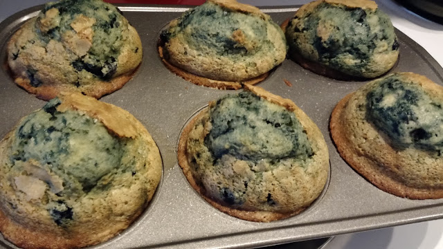 THAT is what a REAL muffin looks like. Next challenge: figuring out how to make just the muffin tops.
